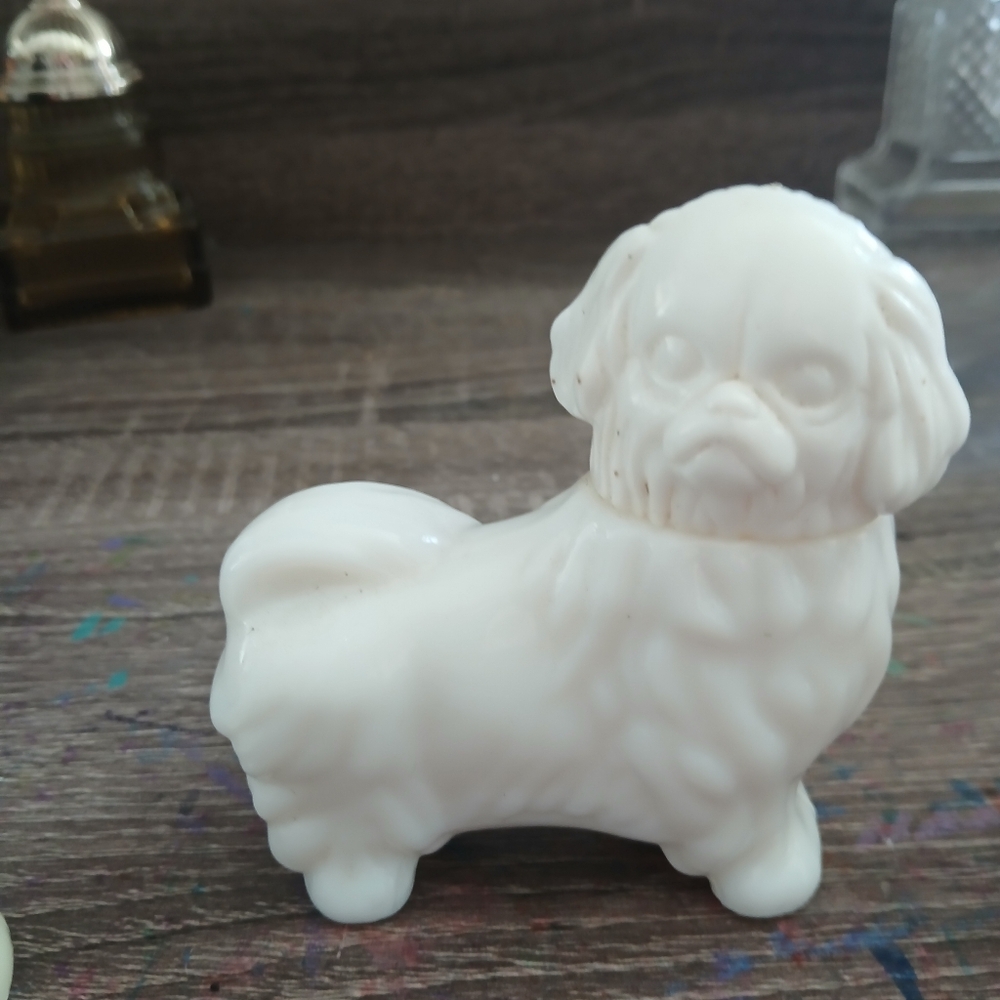 !Avon Pekingese dog